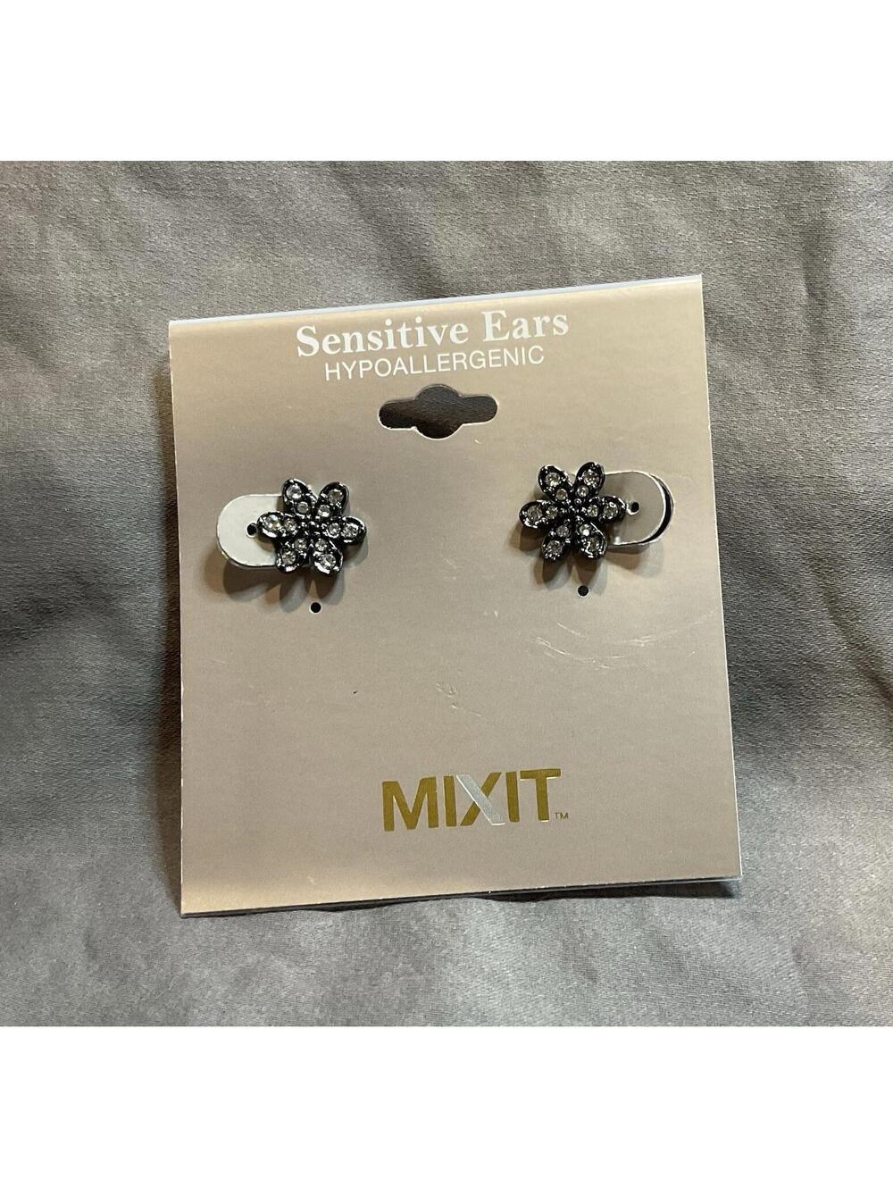 NWT MIXIT  Sensitive Ear Hypoallergenic Flower Earrings #1458